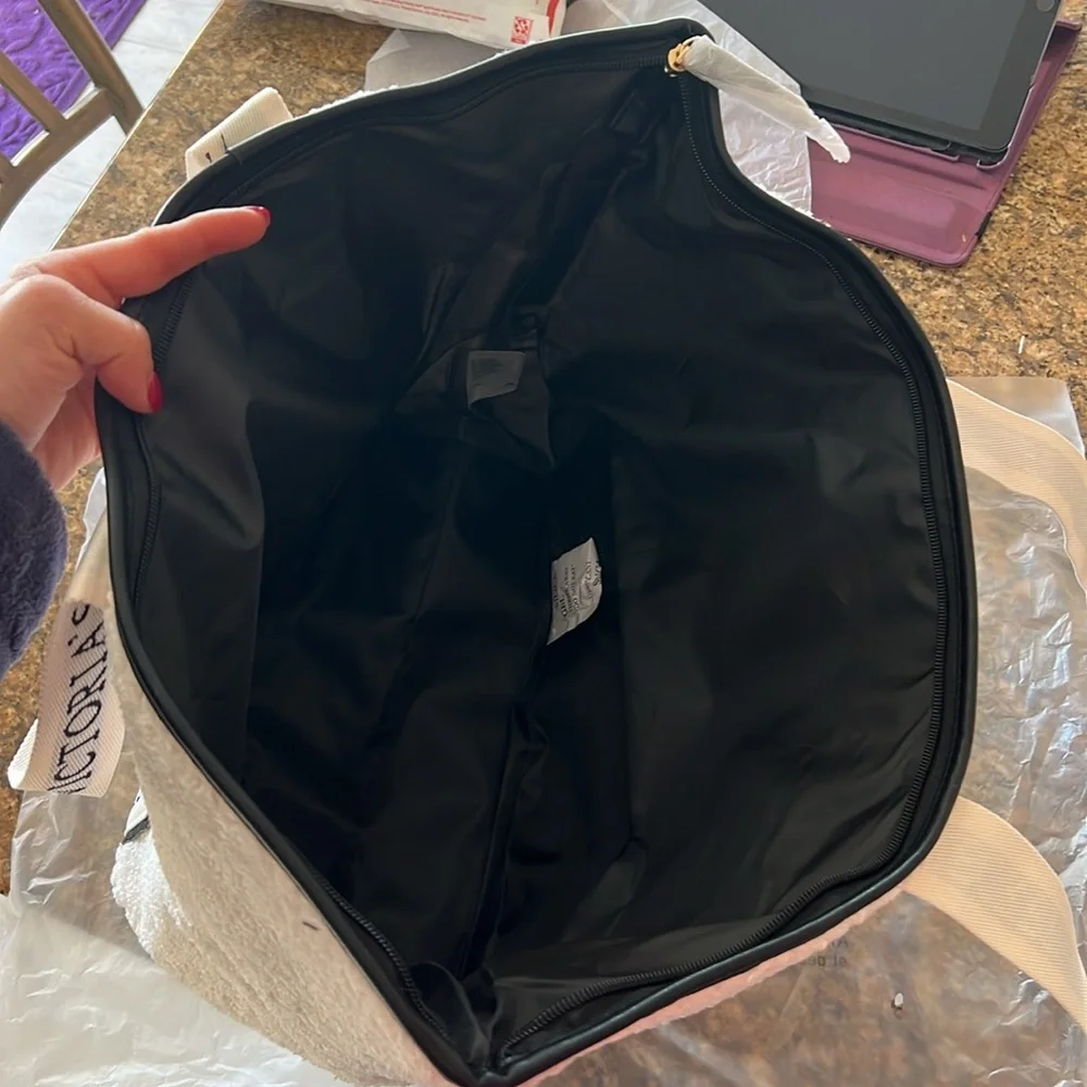 NWT Victoria Secret Sherpa Bag - Picture 8 of 9